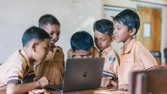 Peran Teknologi dalam Pendidikan